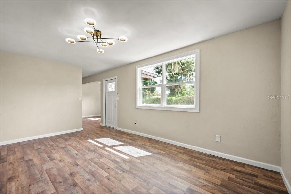 Image 9 of 40 For 292 Seneca Street