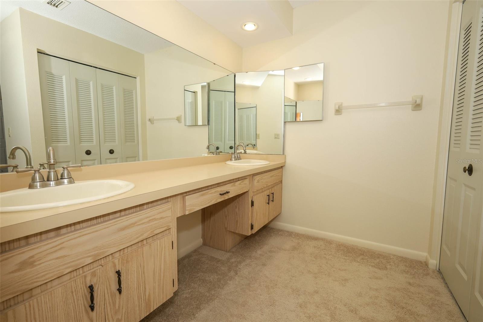 Listing photo id 17 for 396 Timberwood Trail