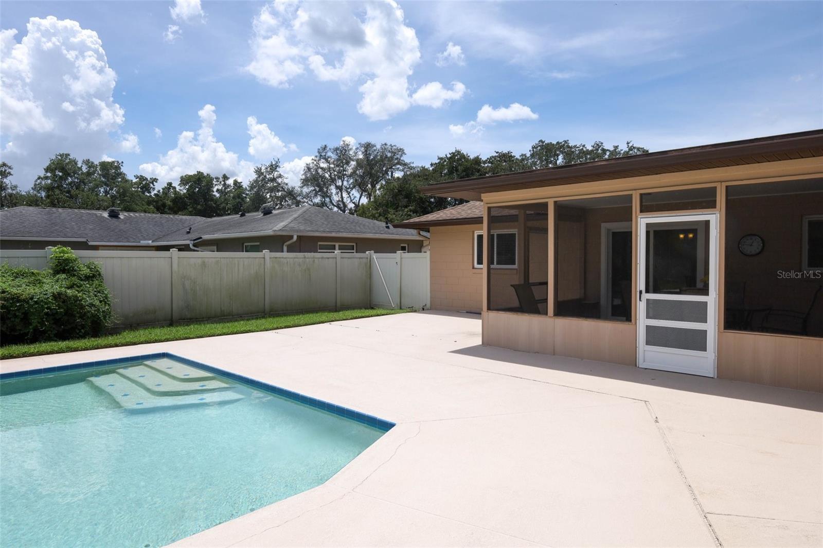 Listing photo id 27 for 396 Timberwood Trail