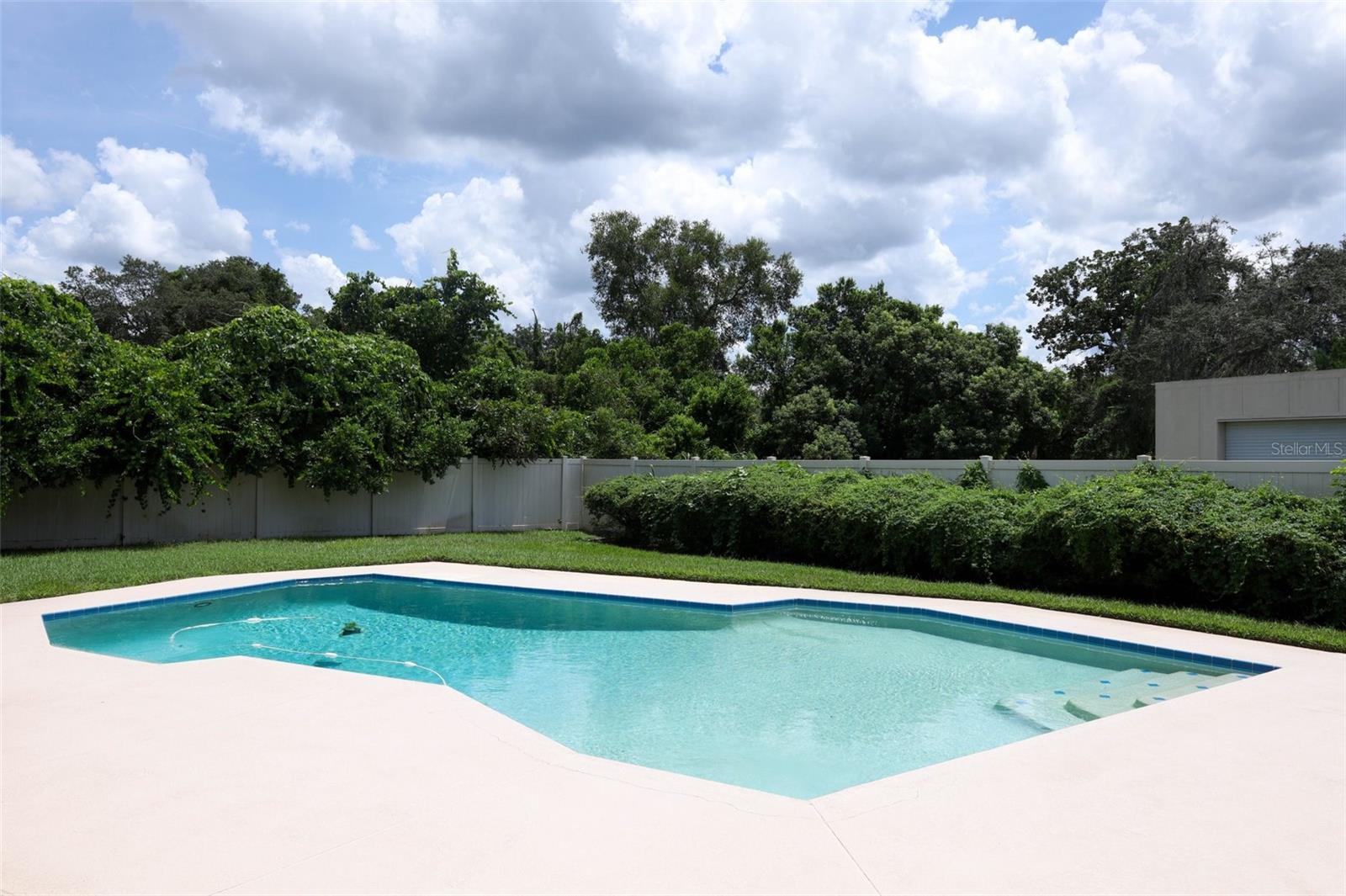 Listing photo id 28 for 396 Timberwood Trail