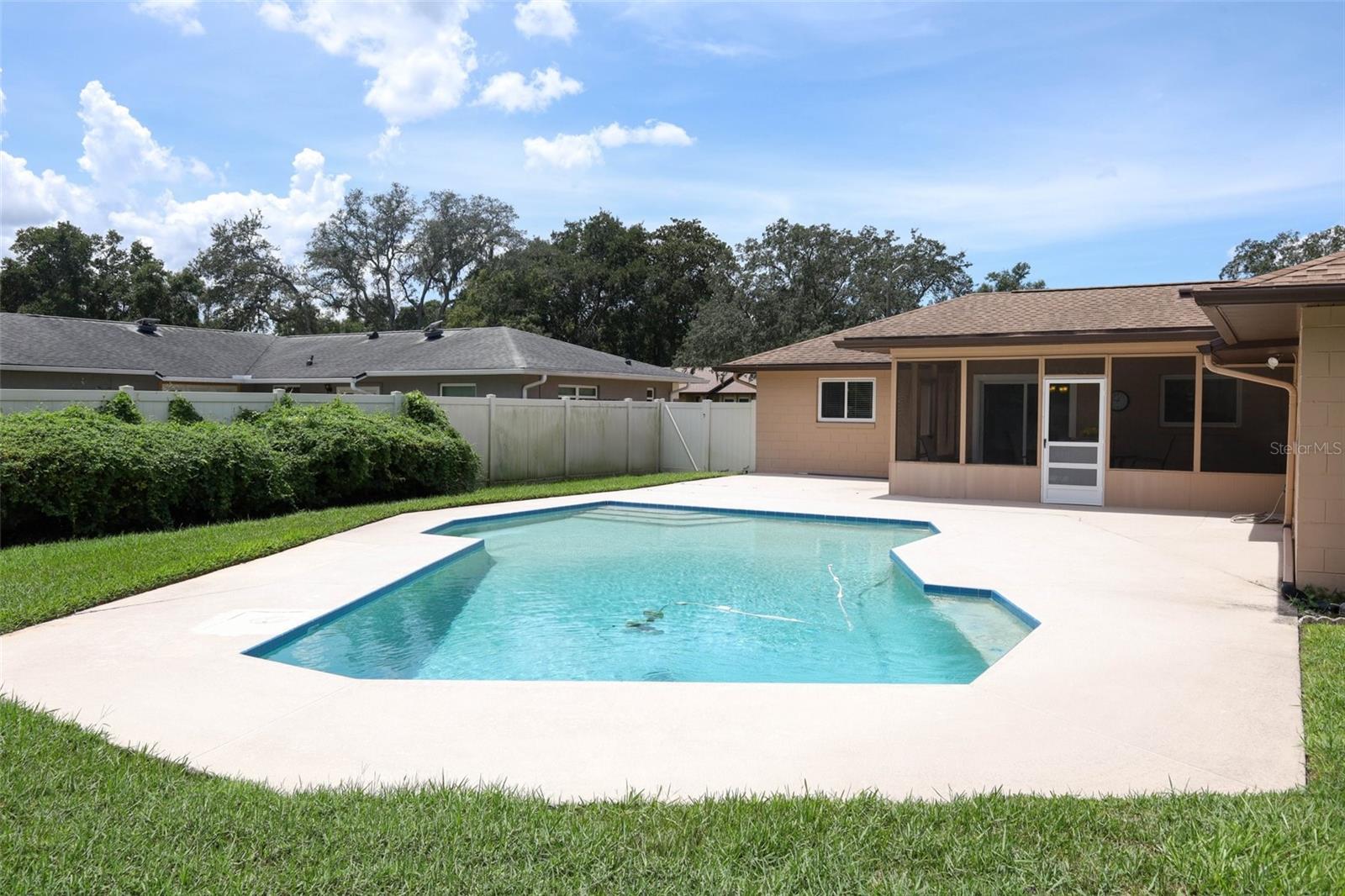Listing photo id 31 for 396 Timberwood Trail