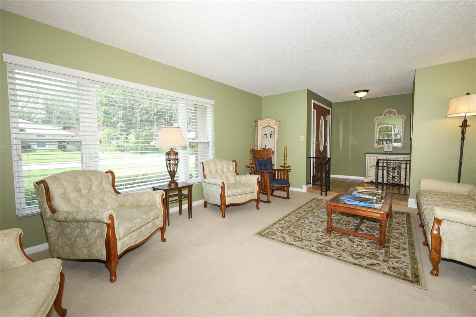 Listing photo id 4 for 396 Timberwood Trail