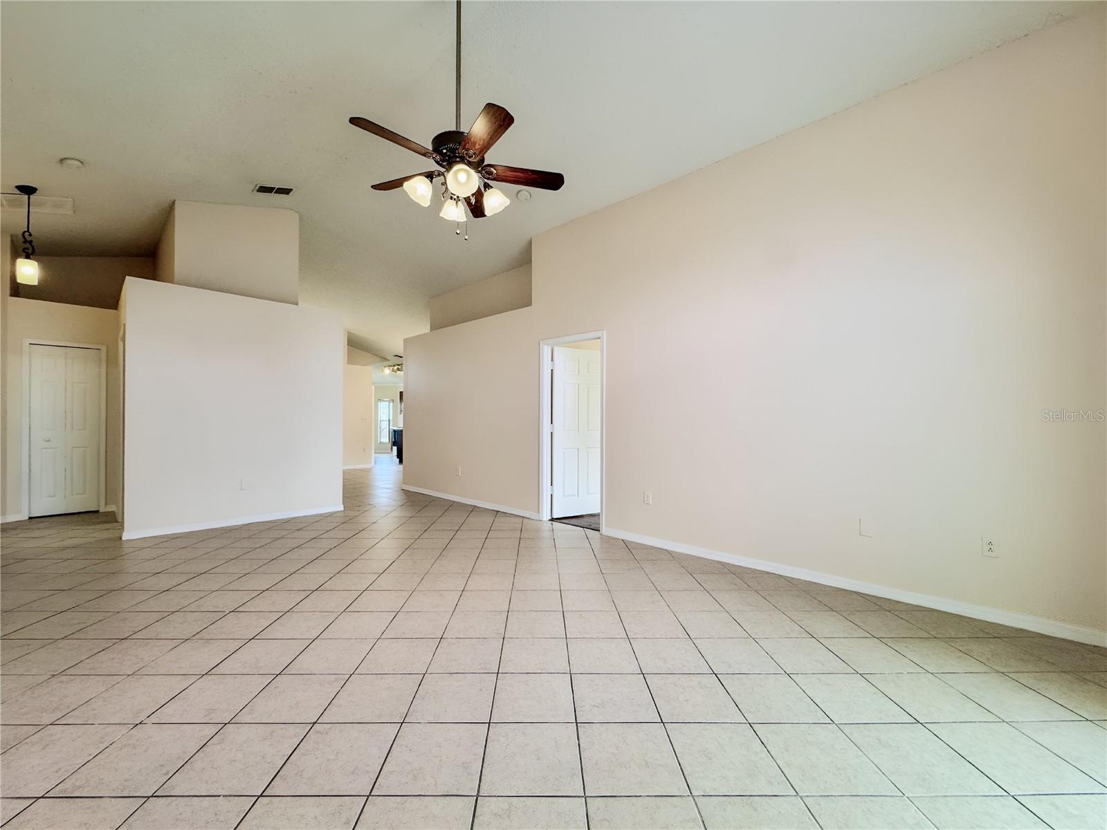 Image 13 of 33 For 11819 Hatcher Circle