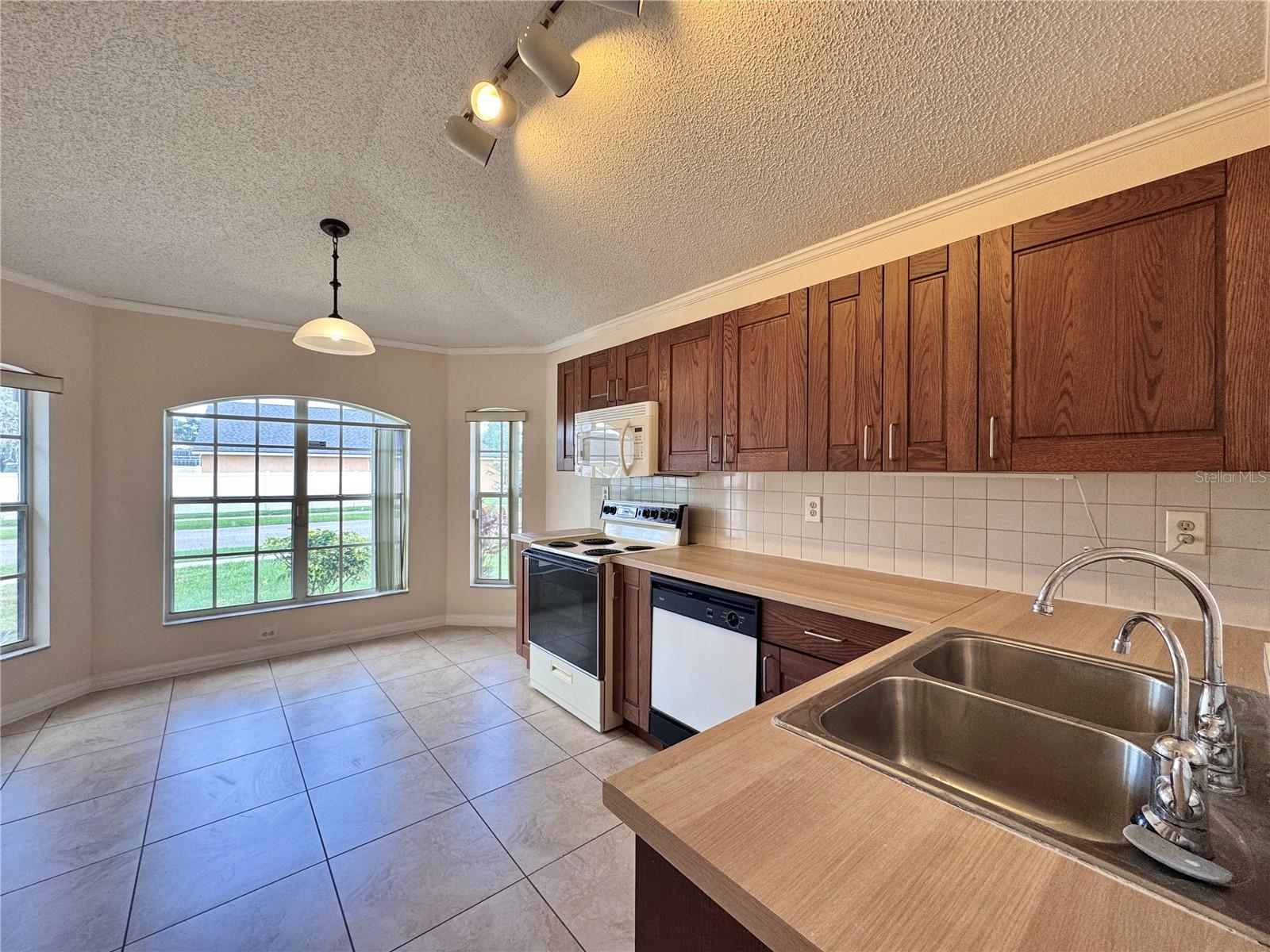 Image 6 of 33 For 11819 Hatcher Circle