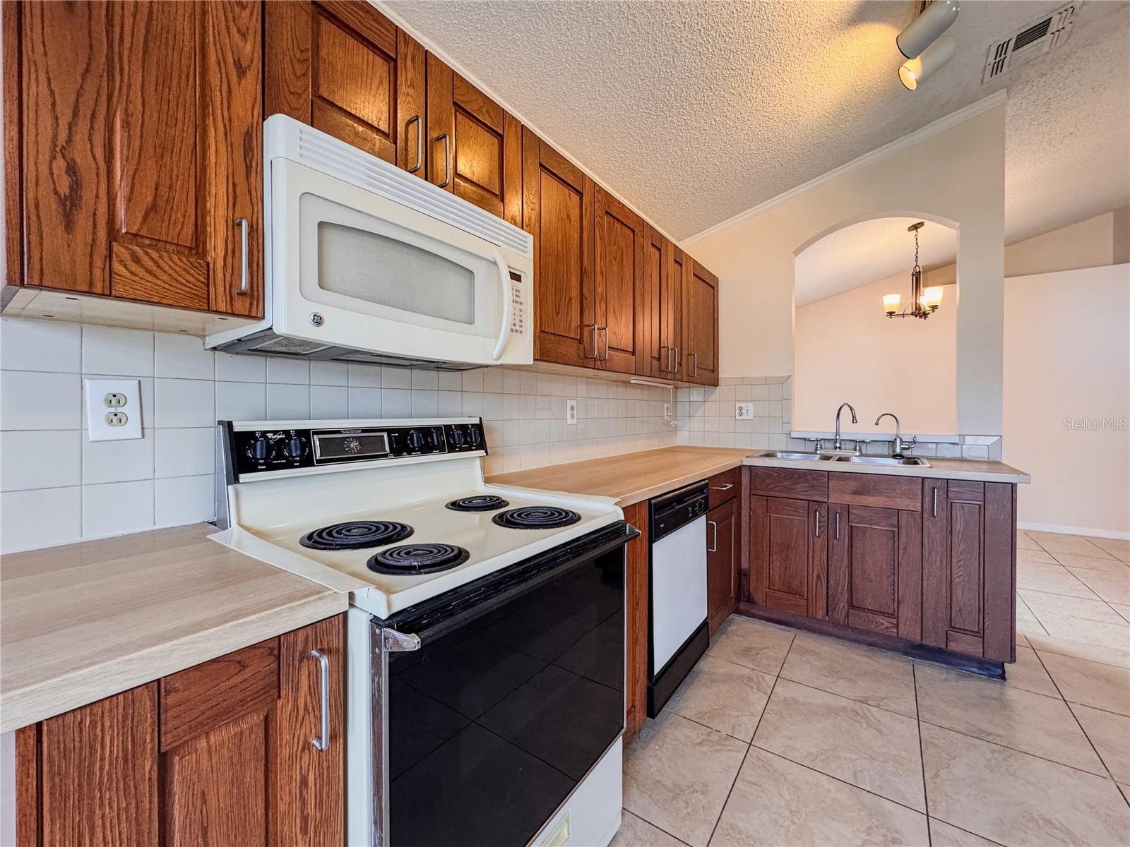 Image 7 of 33 For 11819 Hatcher Circle