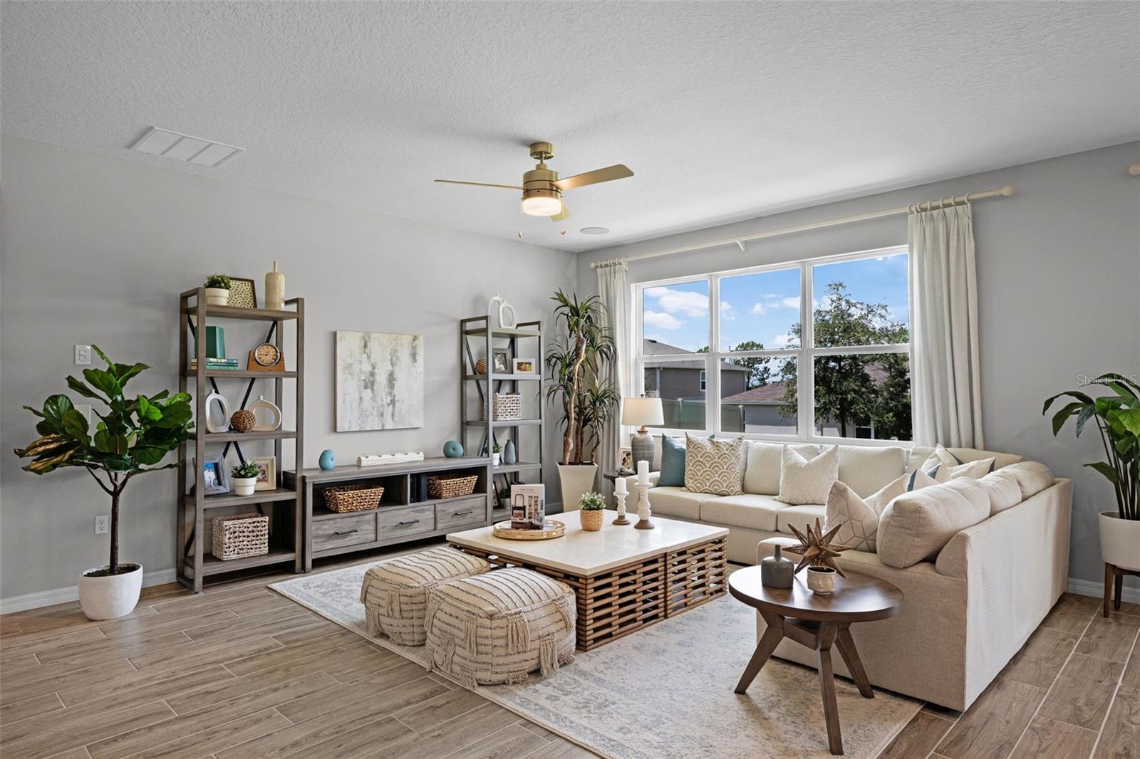 Image 5 of 41 For 740 Rioja Drive