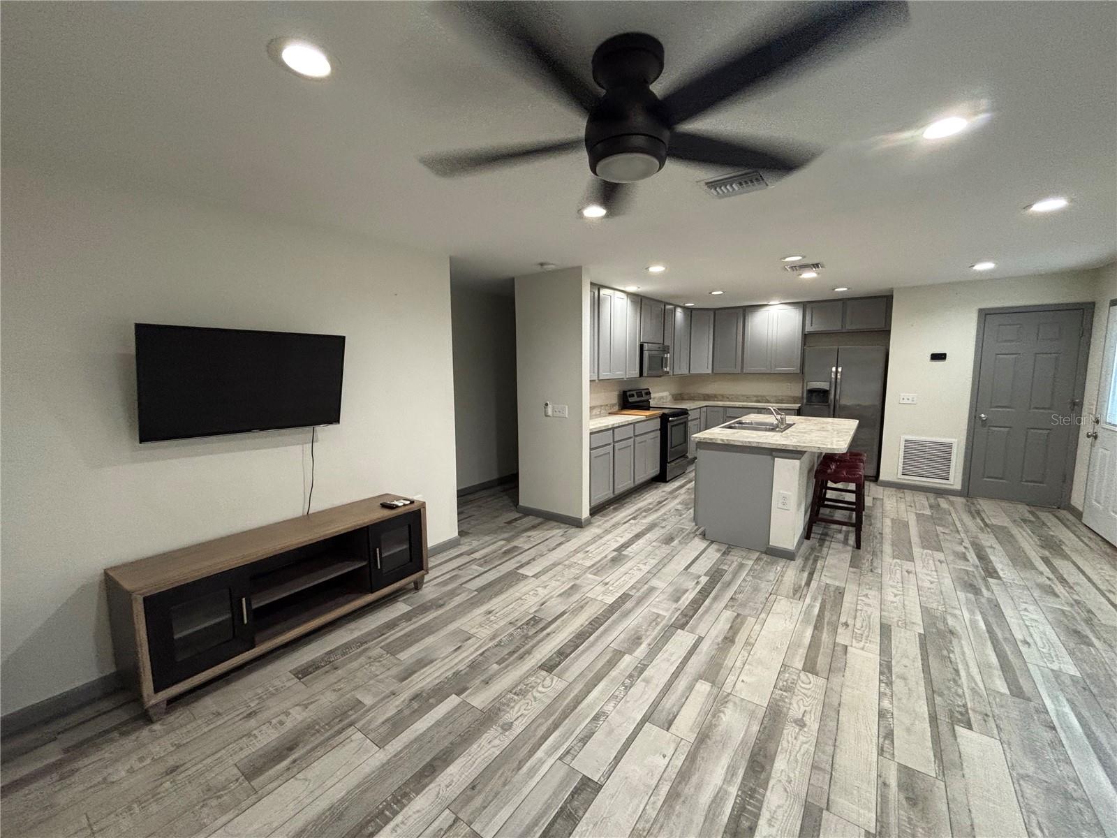 Listing photo id 1 for 1750 Hamilton Avenue