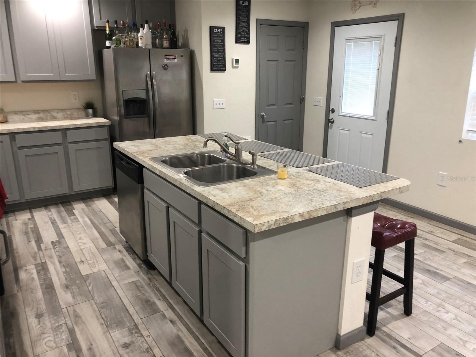 Listing photo id 6 for 1750 Hamilton Avenue