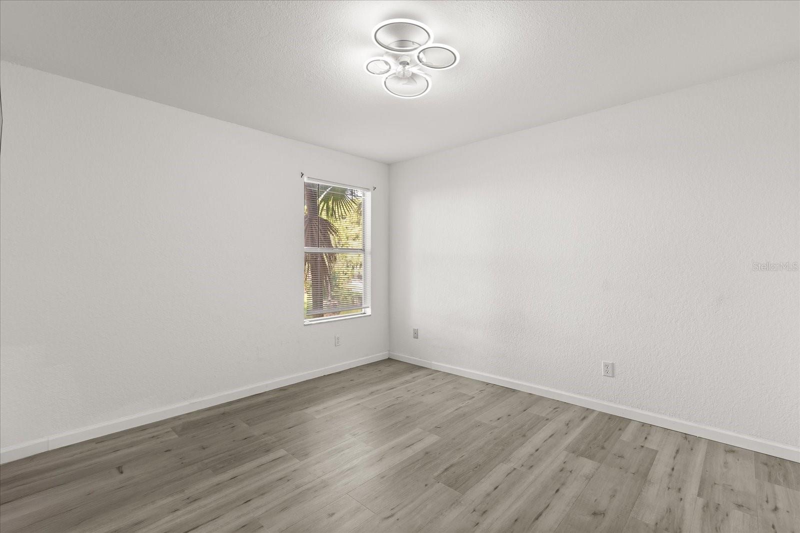 Image 12 of 26 For 5168 Conroy Road 25