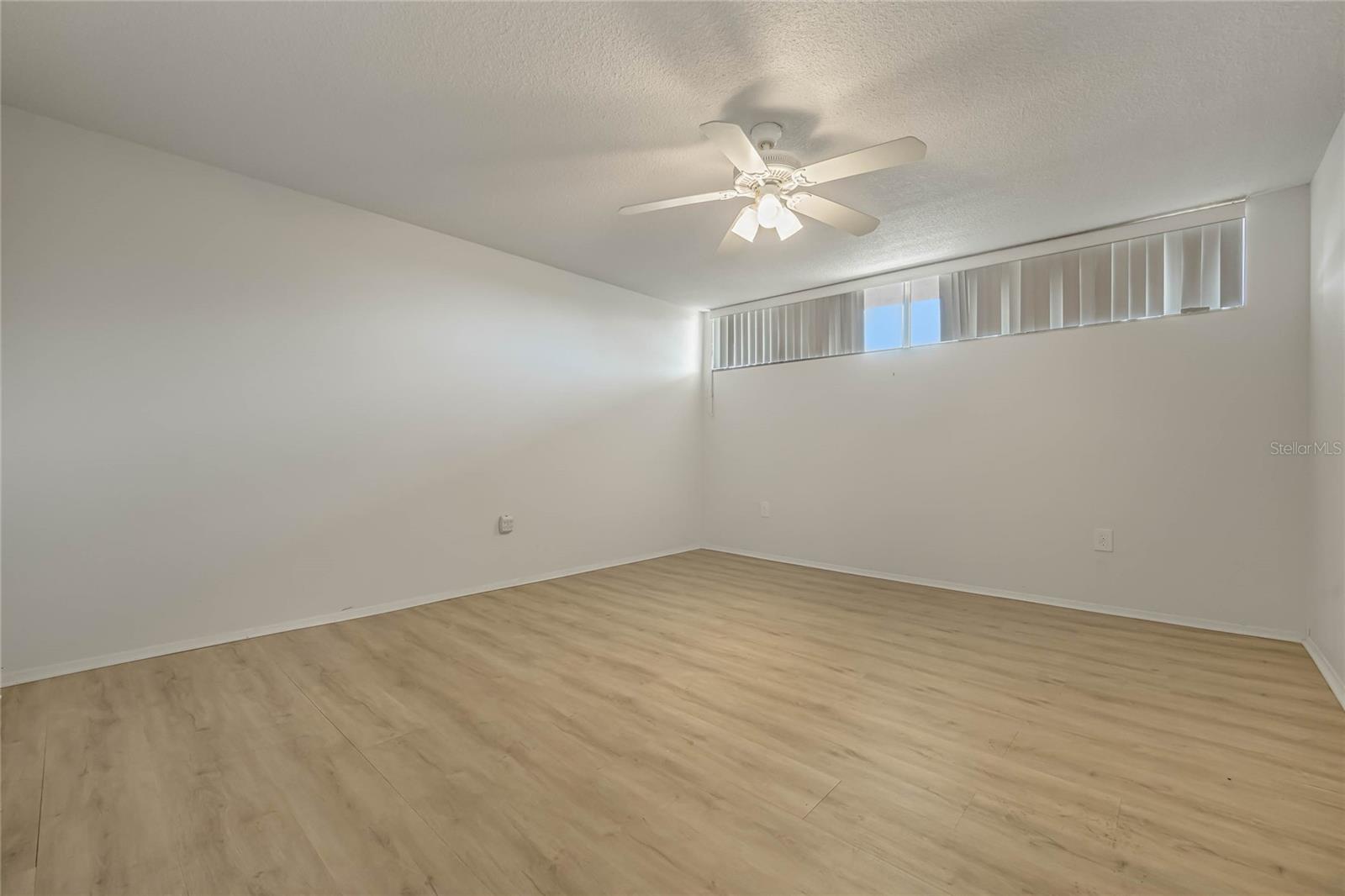 Image 16 of 32 For 700 Melrose Avenue K32