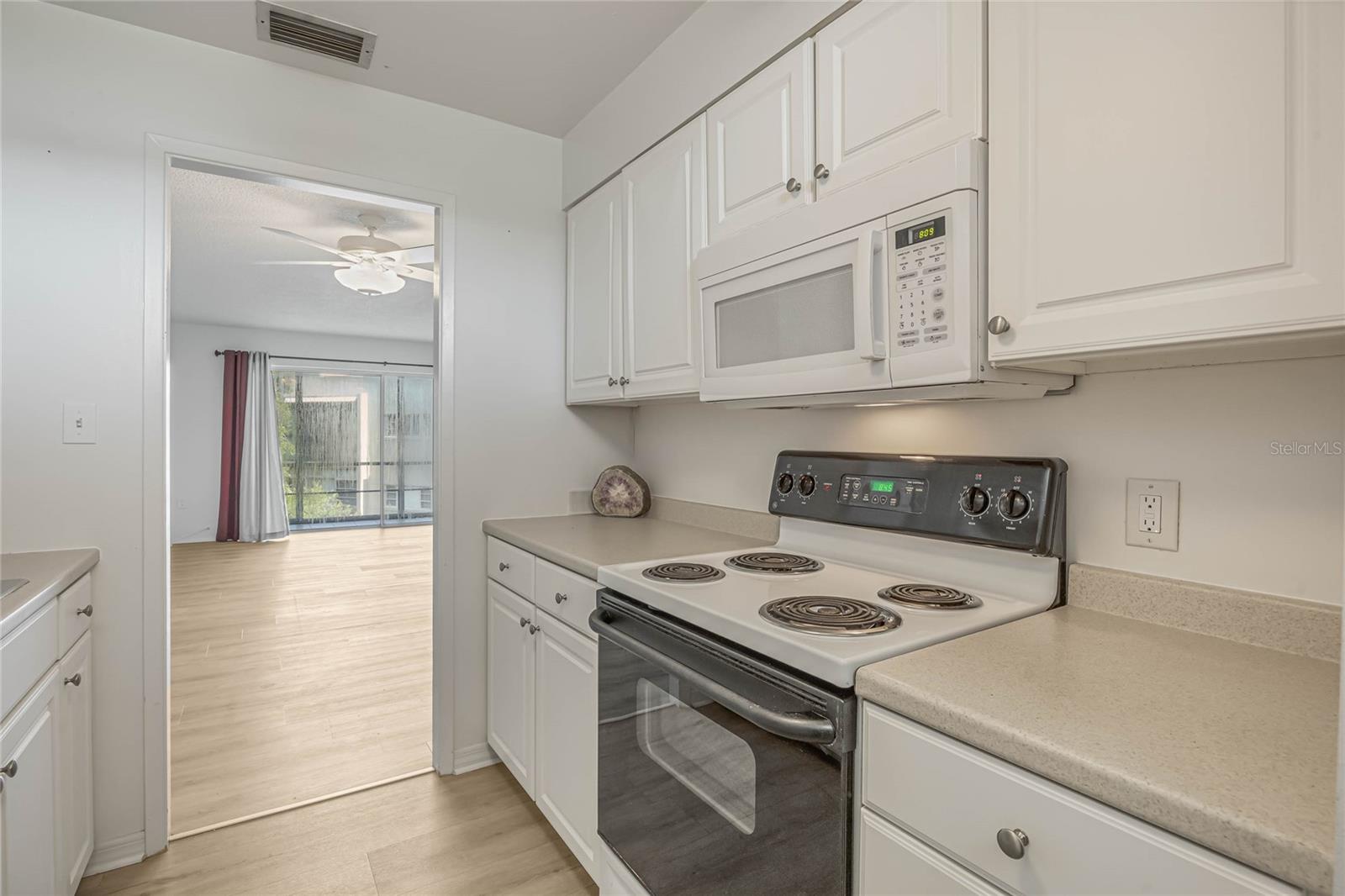 Image 9 of 32 For 700 Melrose Avenue K32