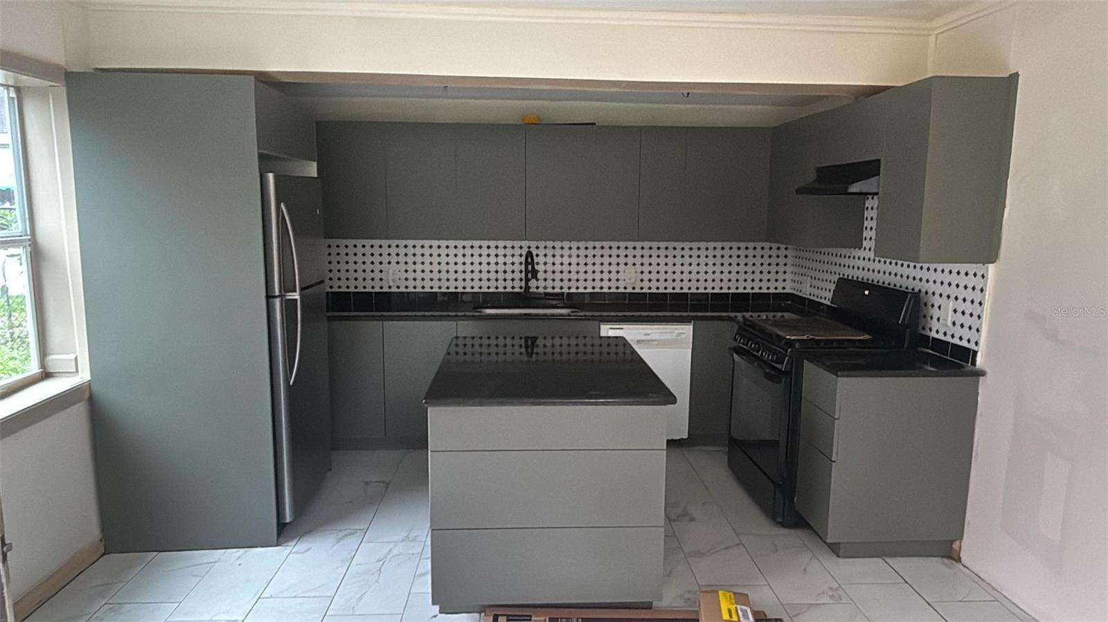 Image 2 of 3 For 517 1-2 Oak Street