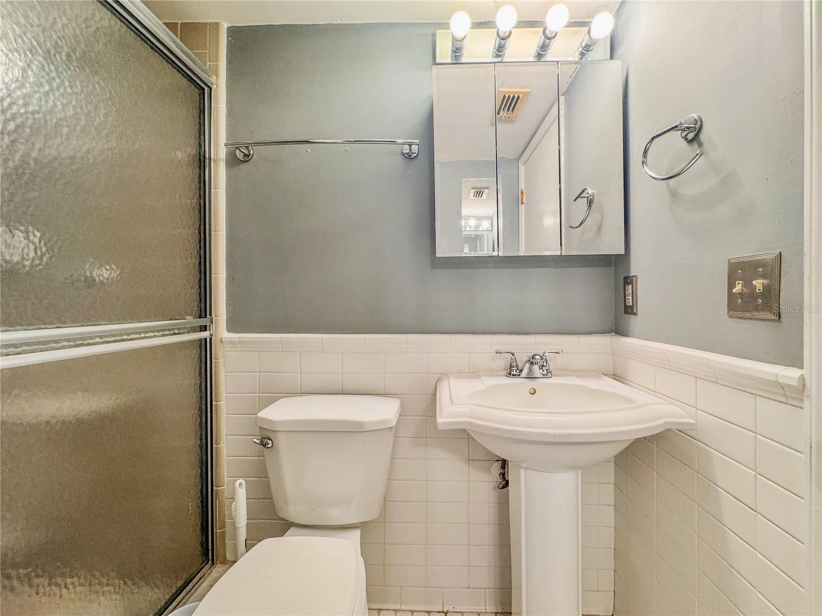 Image 33 of 44 For 515 Carambola Avenue