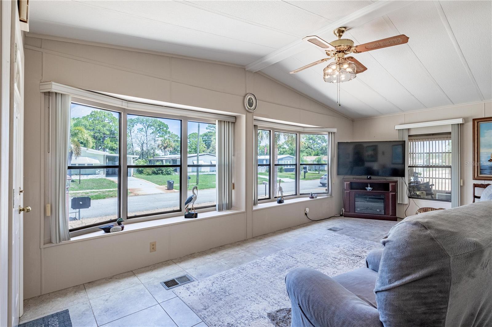 Image 13 of 22 For 728 Dove Avenue