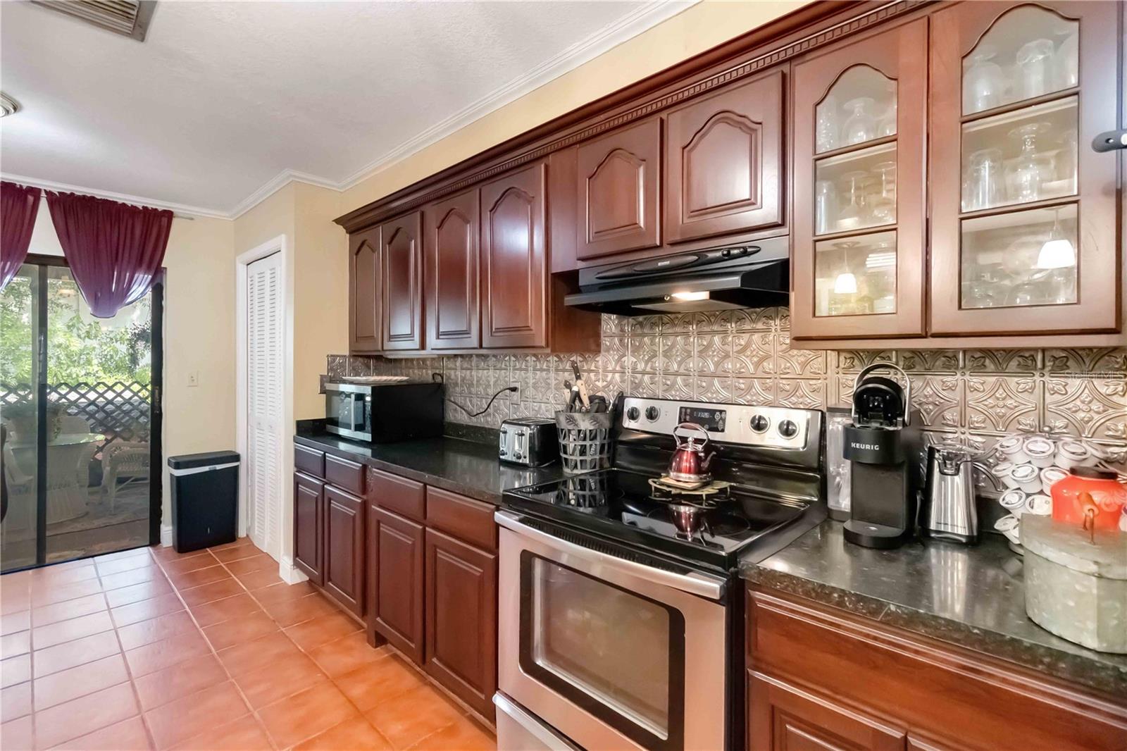 Image 10 of 33 For 939 Versailles Circle