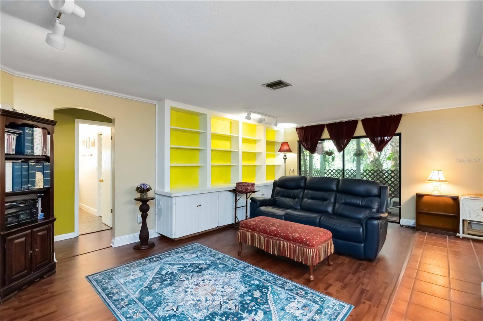 Image 12 of 33 For 939 Versailles Circle