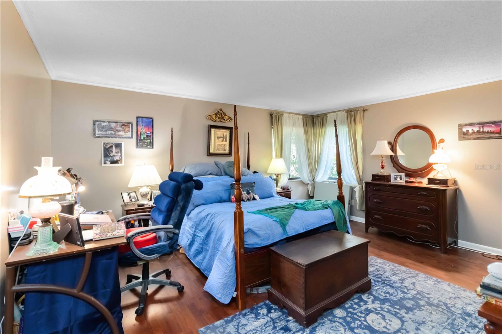 Image 13 of 33 For 939 Versailles Circle