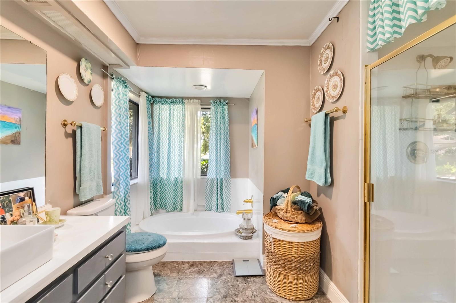 Image 16 of 33 For 939 Versailles Circle