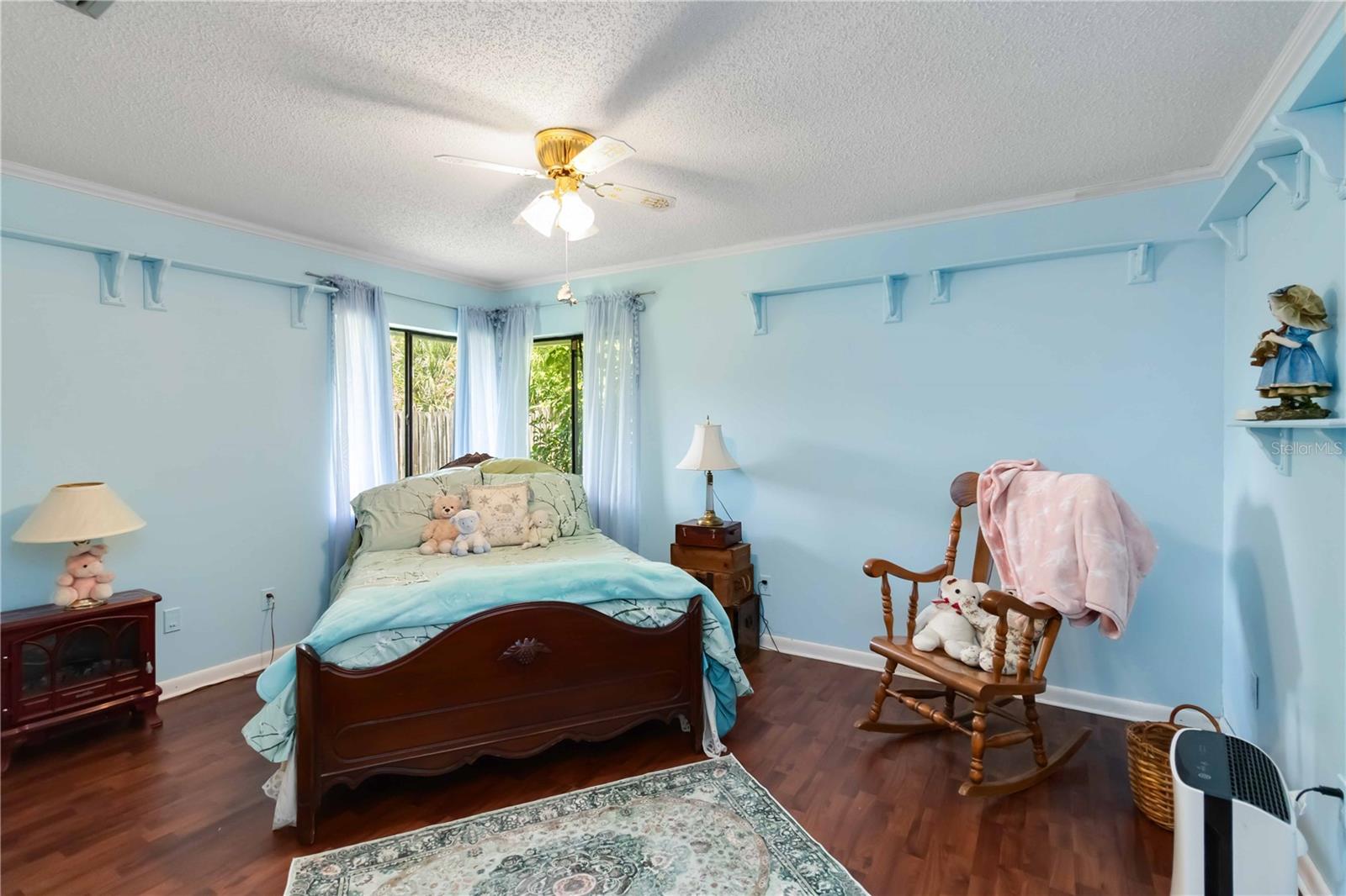 Image 17 of 33 For 939 Versailles Circle