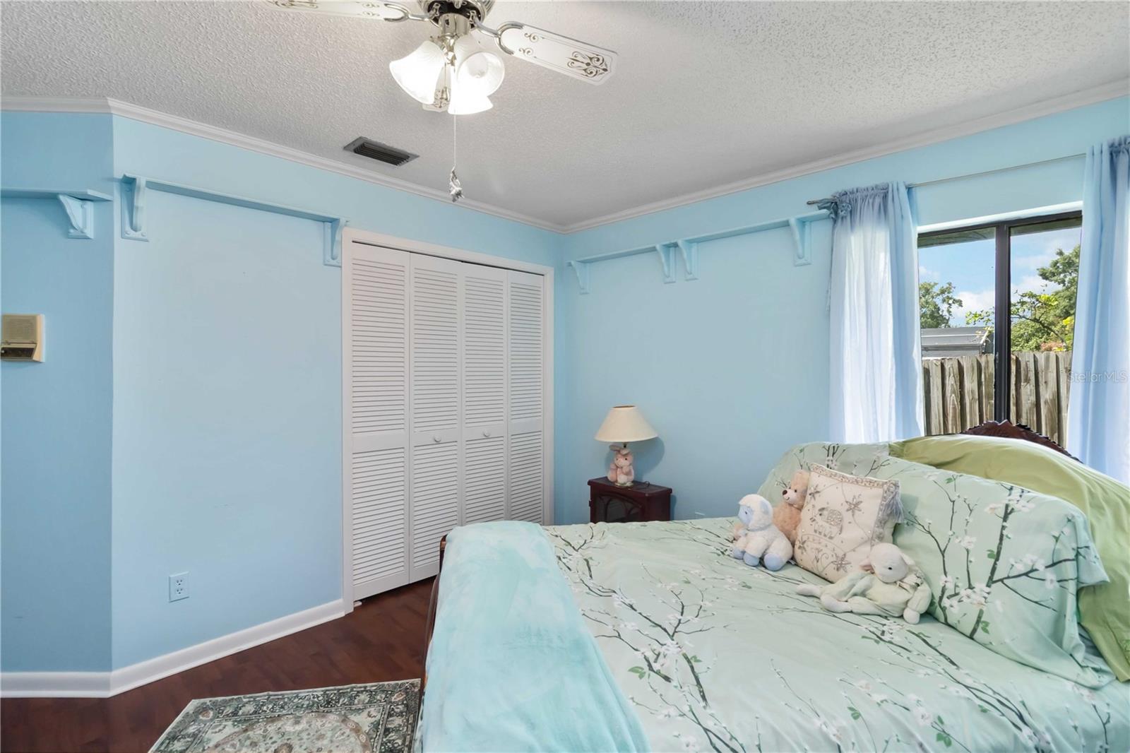 Image 18 of 33 For 939 Versailles Circle