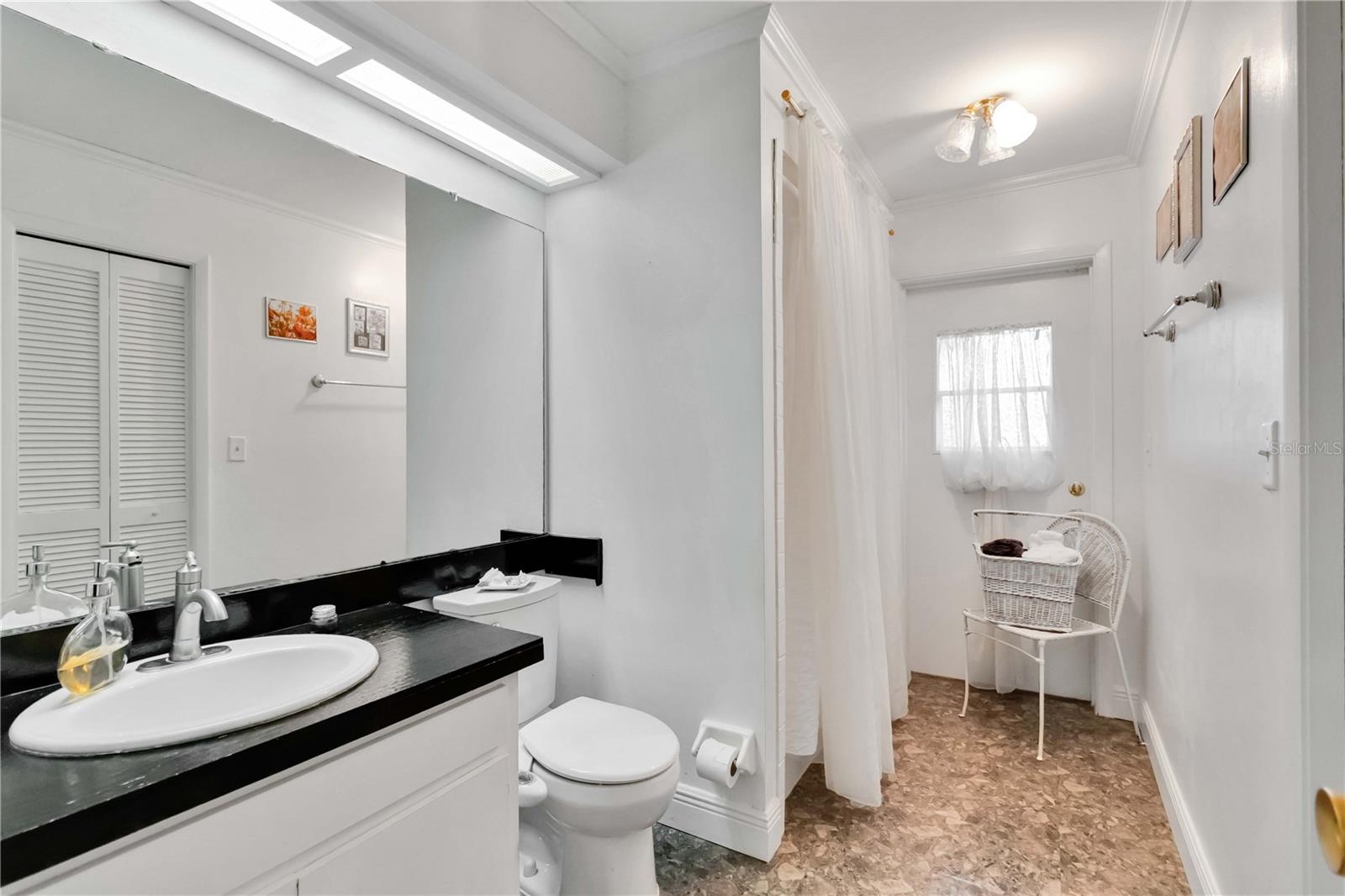 Image 19 of 33 For 939 Versailles Circle