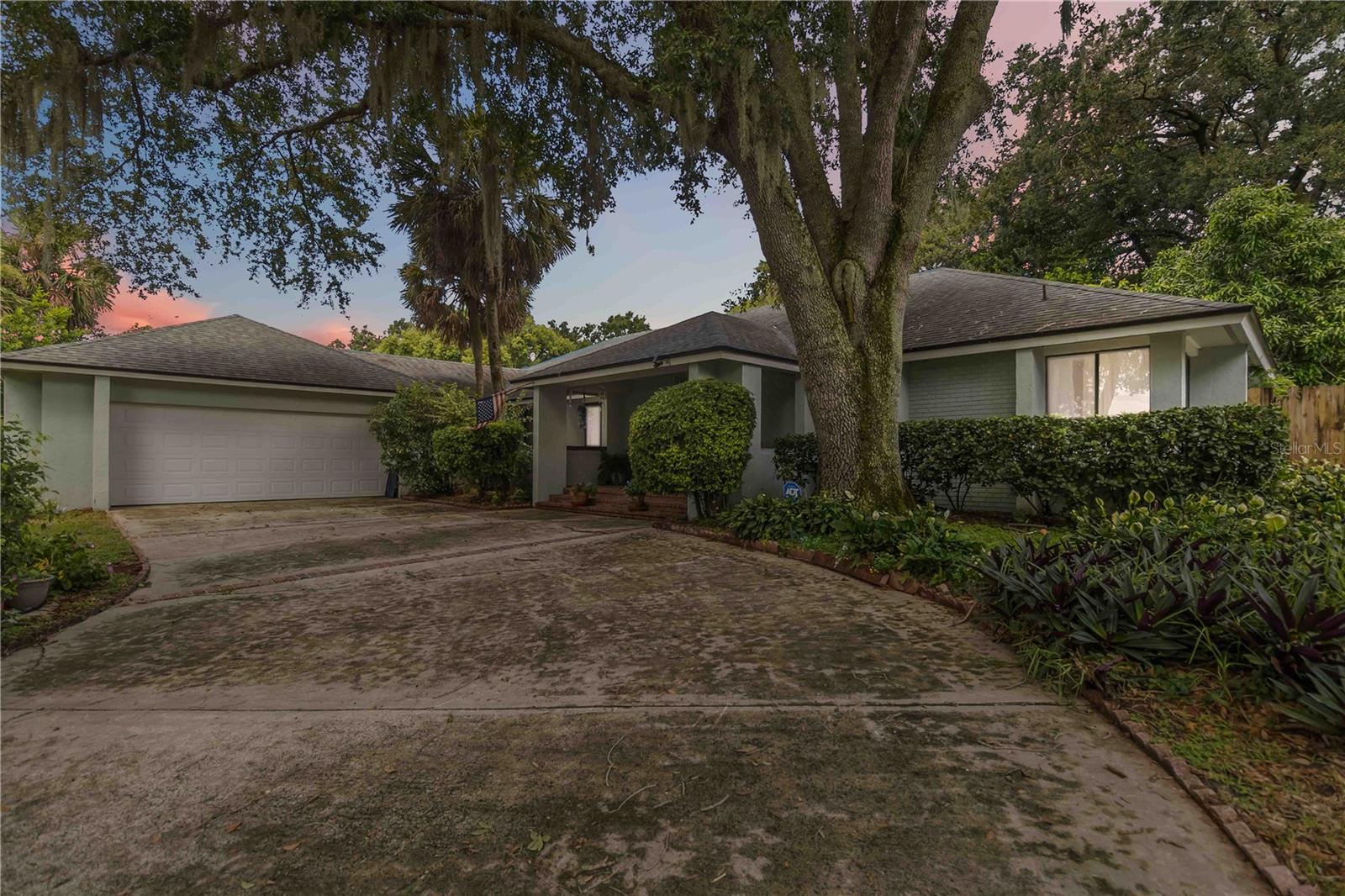 Image 2 of 33 For 939 Versailles Circle