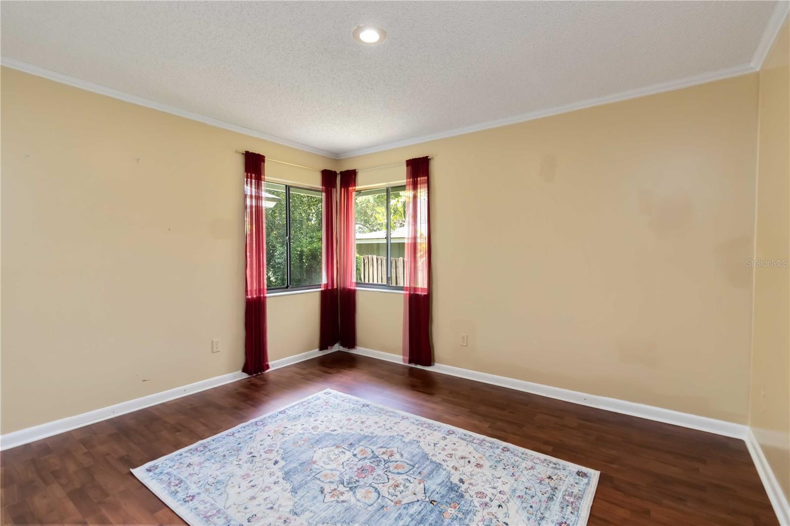 Image 20 of 33 For 939 Versailles Circle