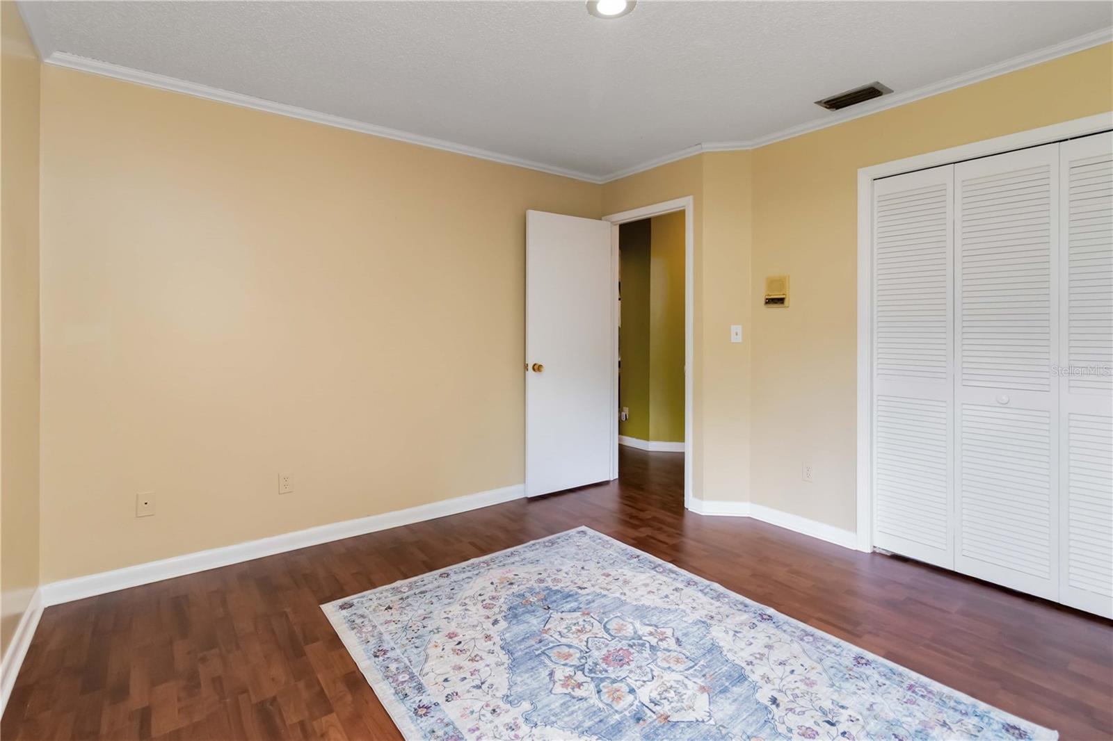 Image 21 of 33 For 939 Versailles Circle
