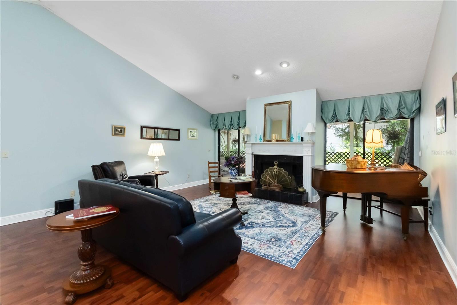 Image 6 of 33 For 939 Versailles Circle