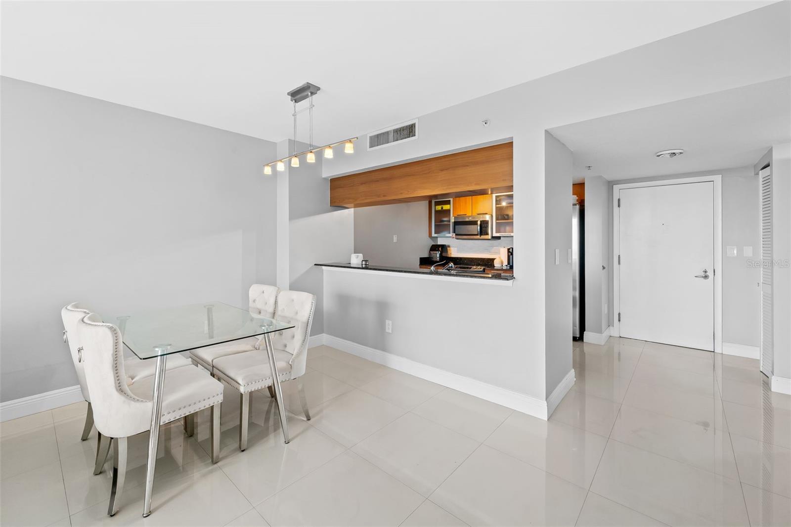 Image 10 of 31 For 1800 Bayshore Drive 3704