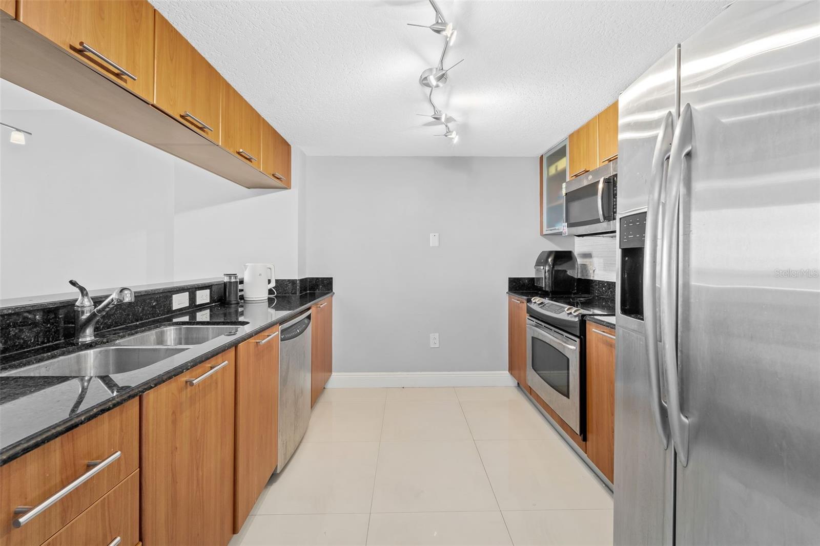 Image 11 of 31 For 1800 Bayshore Drive 3704