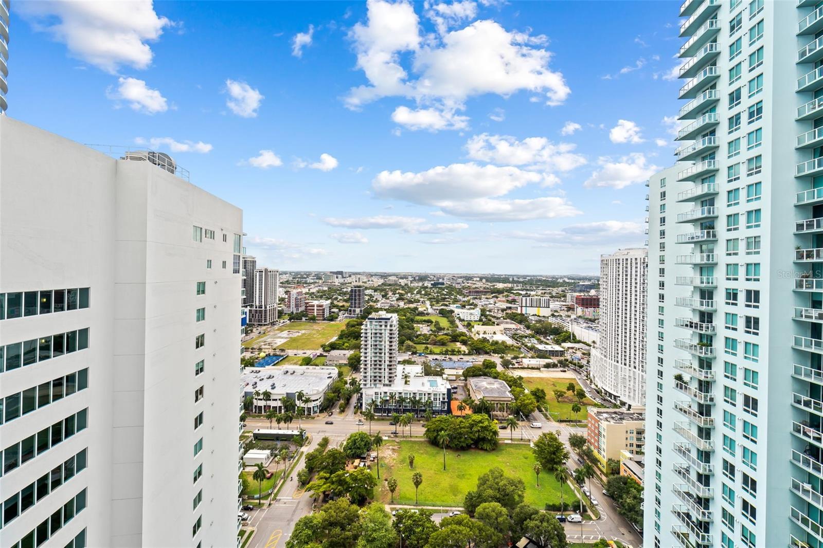 Image 19 of 31 For 1800 Bayshore Drive 3704