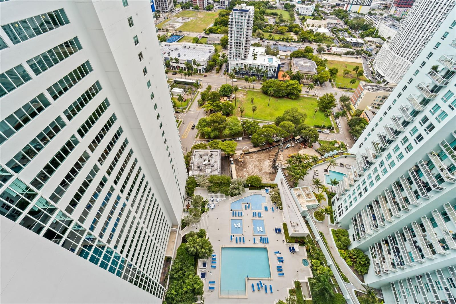 Image 20 of 31 For 1800 Bayshore Drive 3704