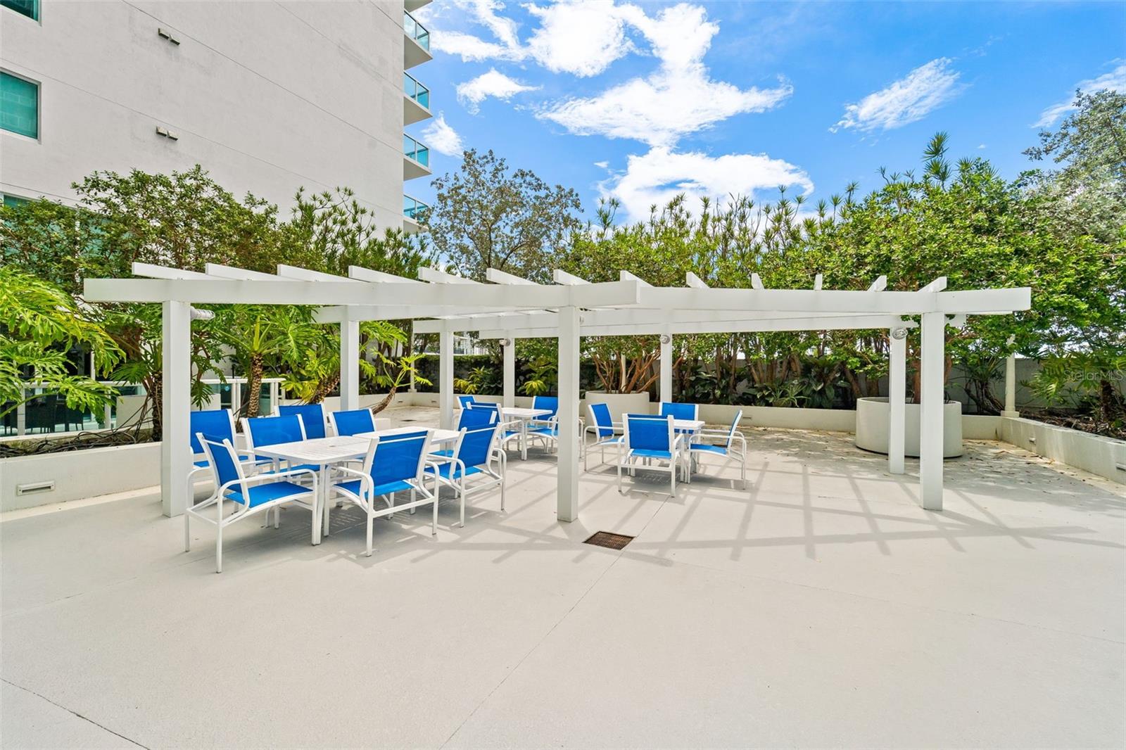 Image 21 of 31 For 1800 Bayshore Drive 3704