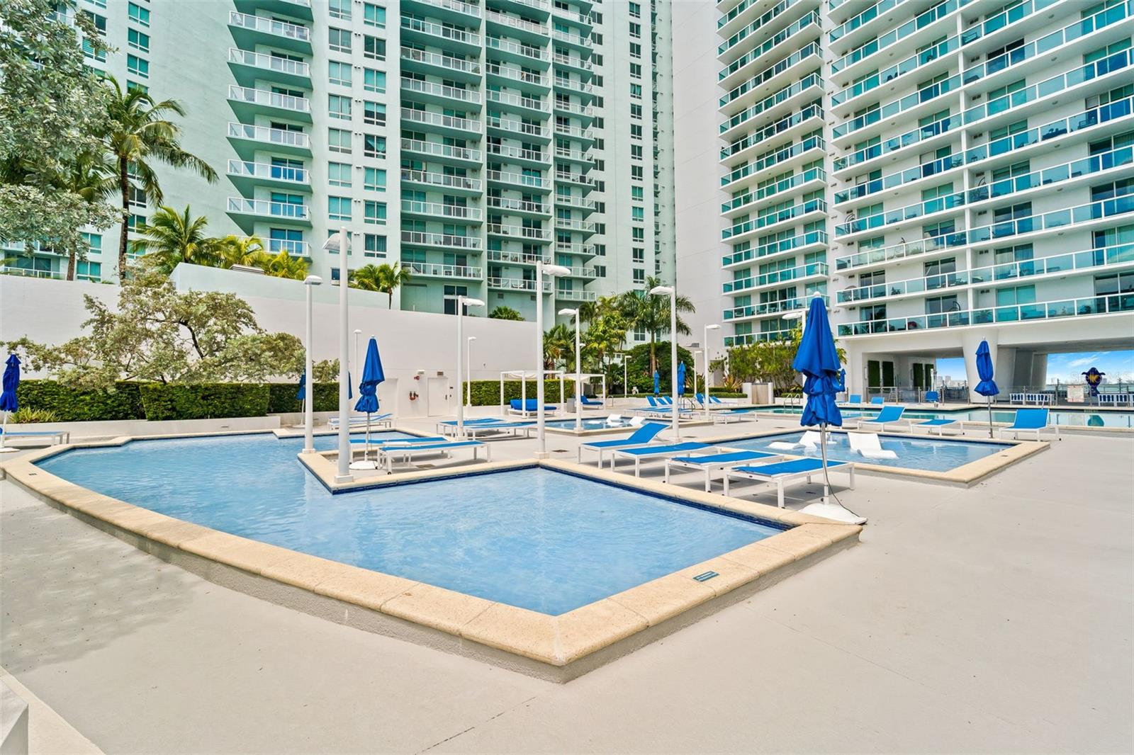 Image 22 of 31 For 1800 Bayshore Drive 3704