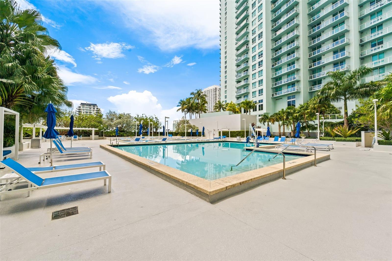 Image 24 of 31 For 1800 Bayshore Drive 3704