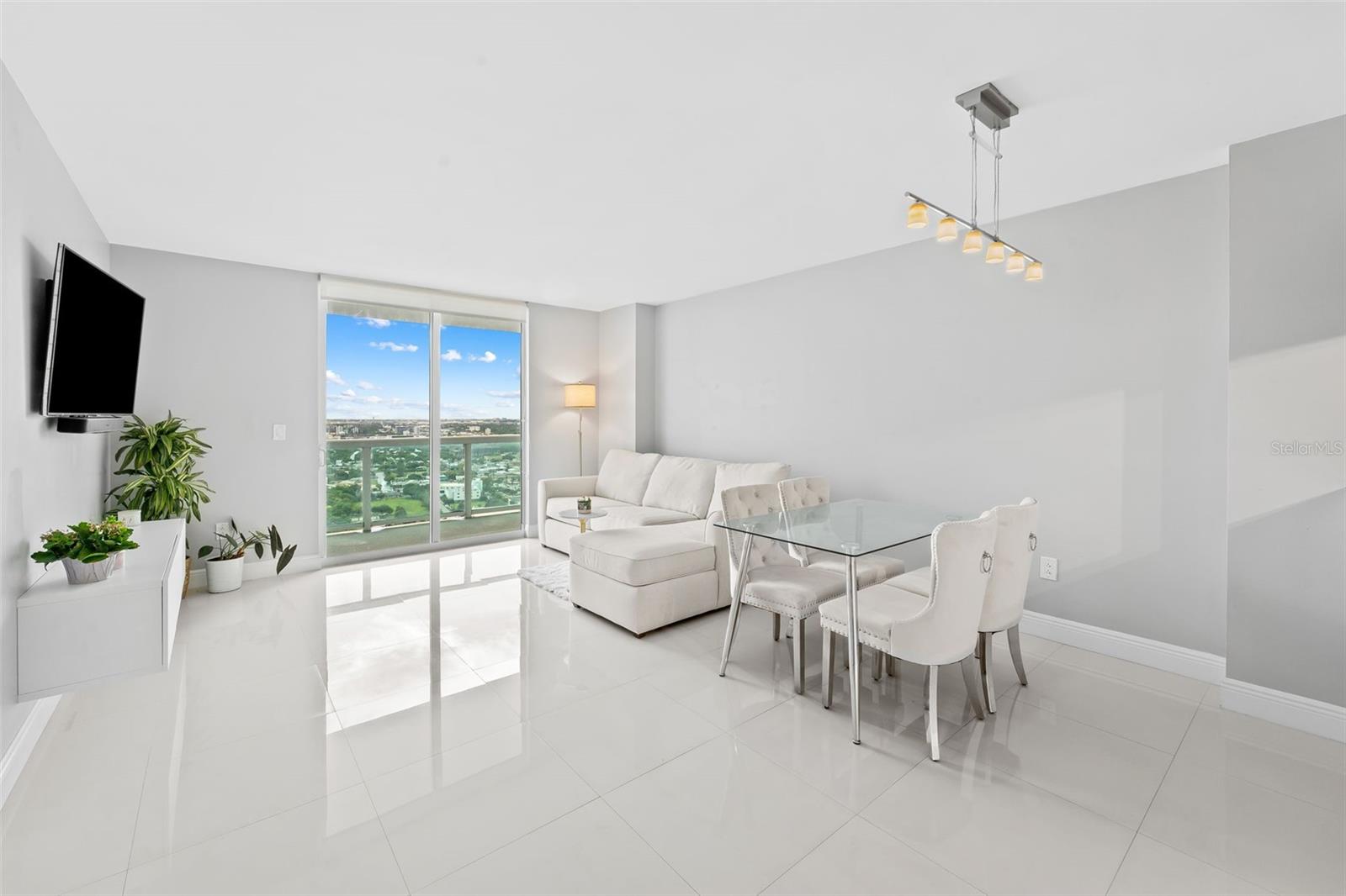 Image 7 of 31 For 1800 Bayshore Drive 3704