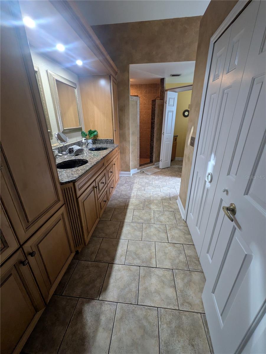 Image 16 of 31 For 1270 Deer Lake Circle