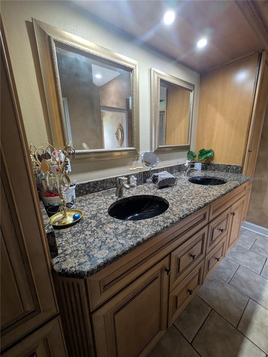 Image 18 of 31 For 1270 Deer Lake Circle
