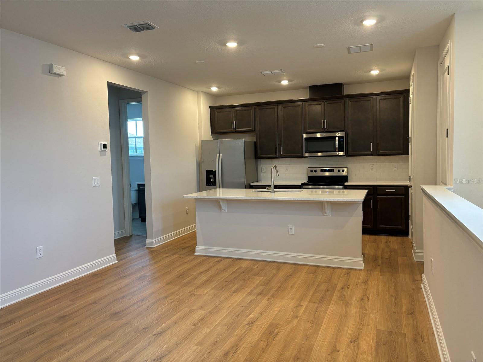 Listing photo id 1 for 10106 Seferis Alley