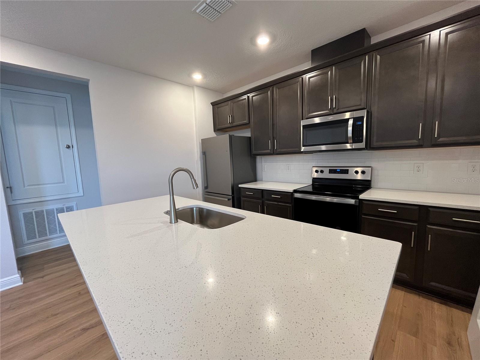 Listing photo id 3 for 10106 Seferis Alley