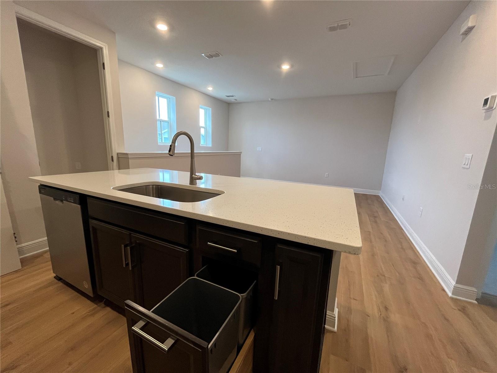 Listing photo id 4 for 10106 Seferis Alley