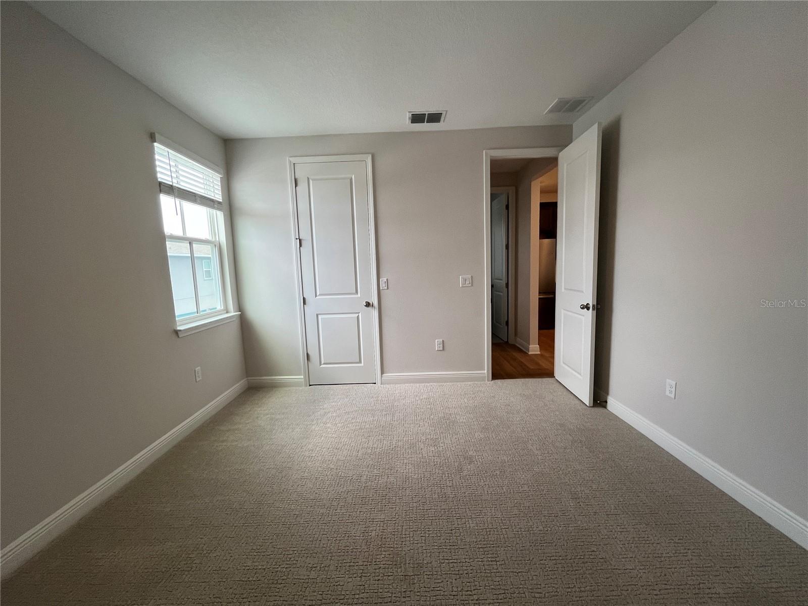 Listing photo id 7 for 10106 Seferis Alley