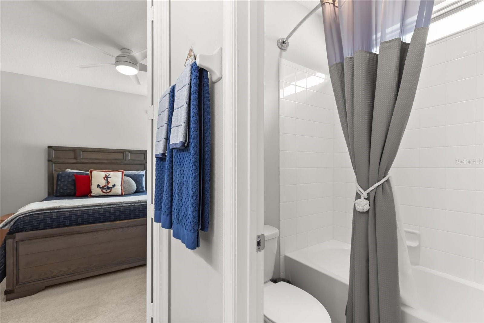 Image 51 of 61 For 8420 Vivaro Isle Way