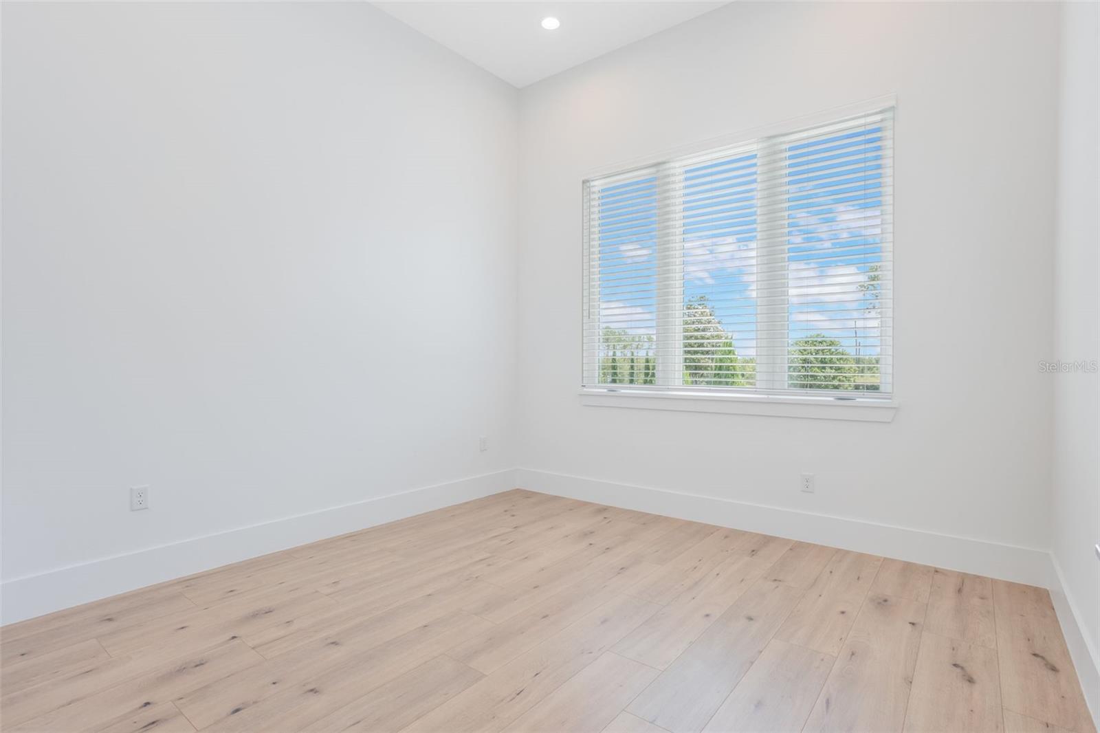 Image 25 of 72 For 16110 Pendio Drive