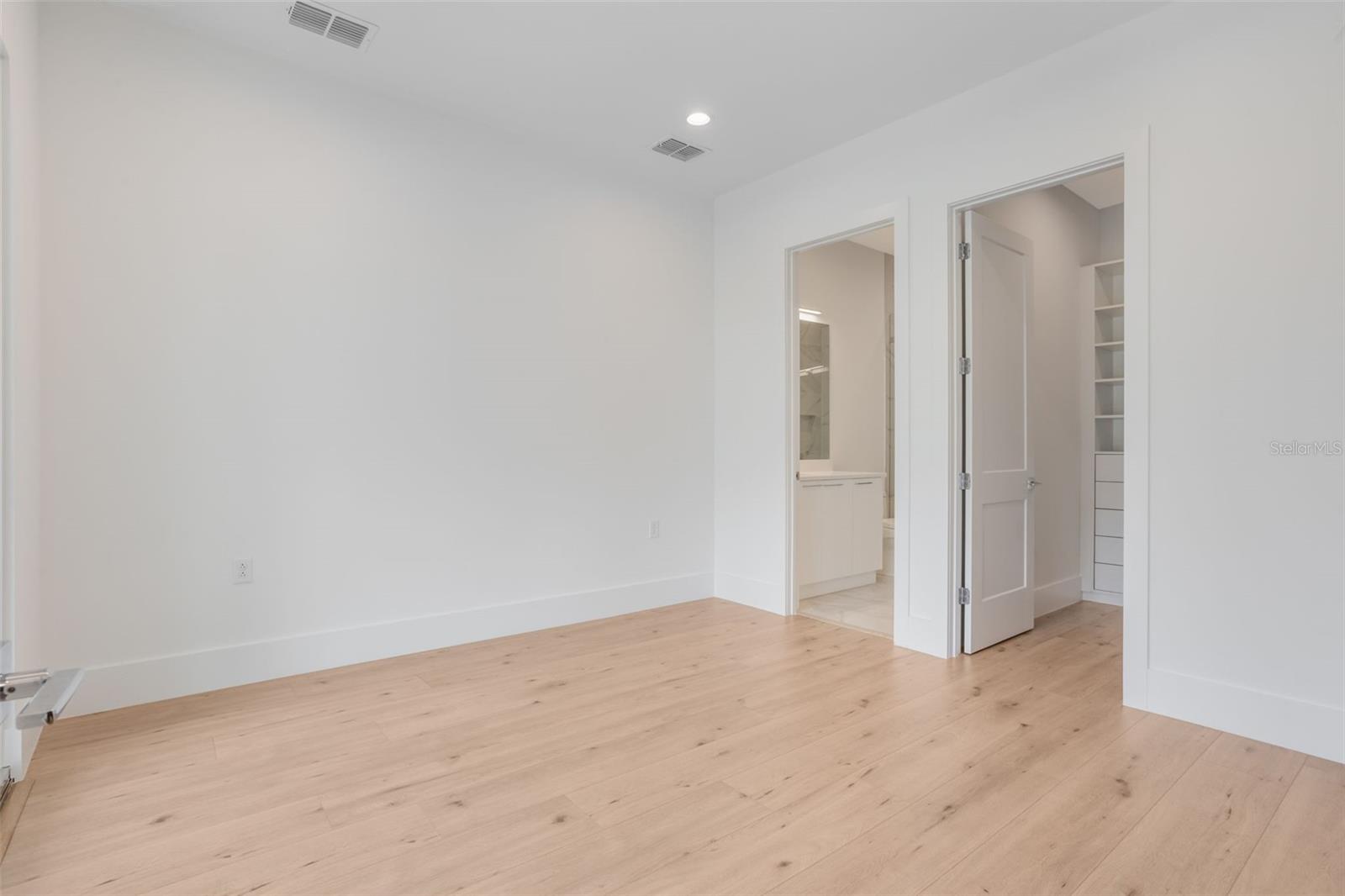 Image 28 of 72 For 16110 Pendio Drive