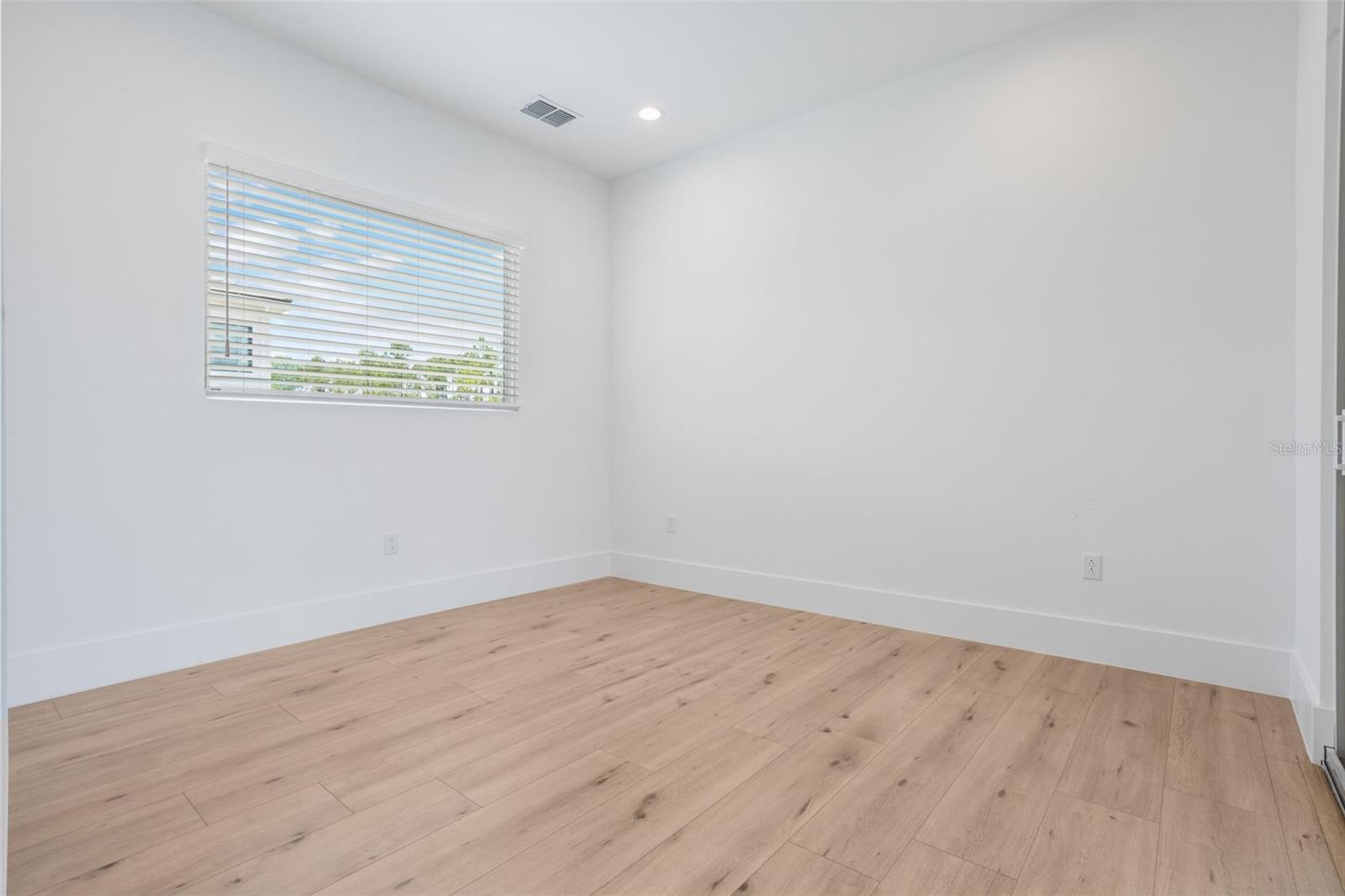 Image 31 of 72 For 16110 Pendio Drive