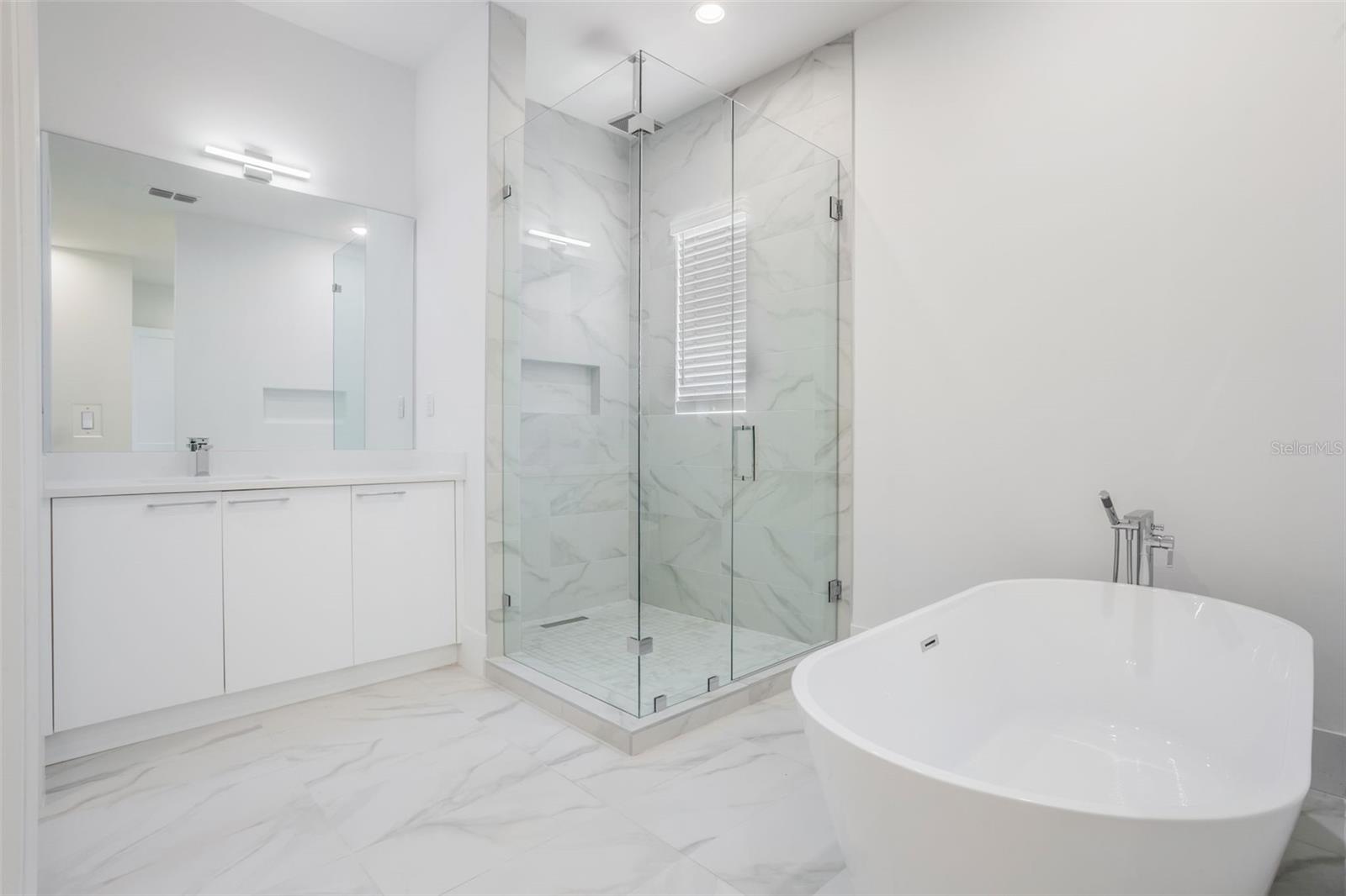 Image 34 of 72 For 16110 Pendio Drive