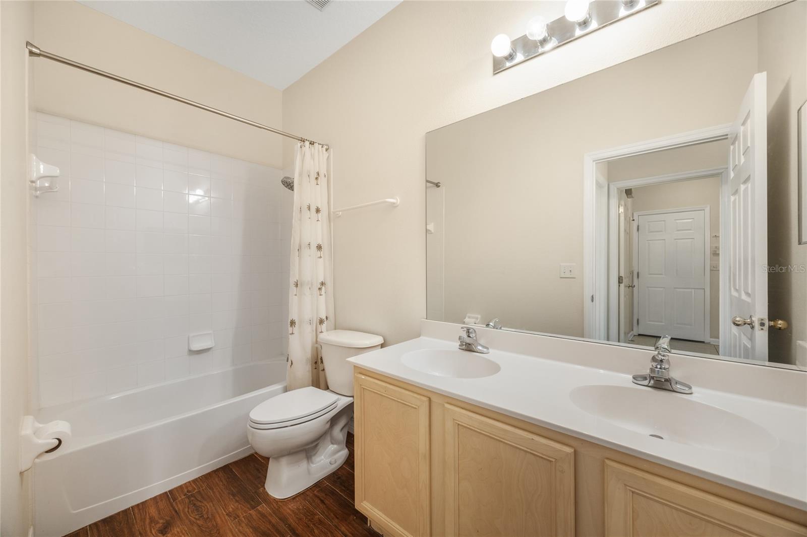 Image 13 of 22 For 100 Wethersfield Court