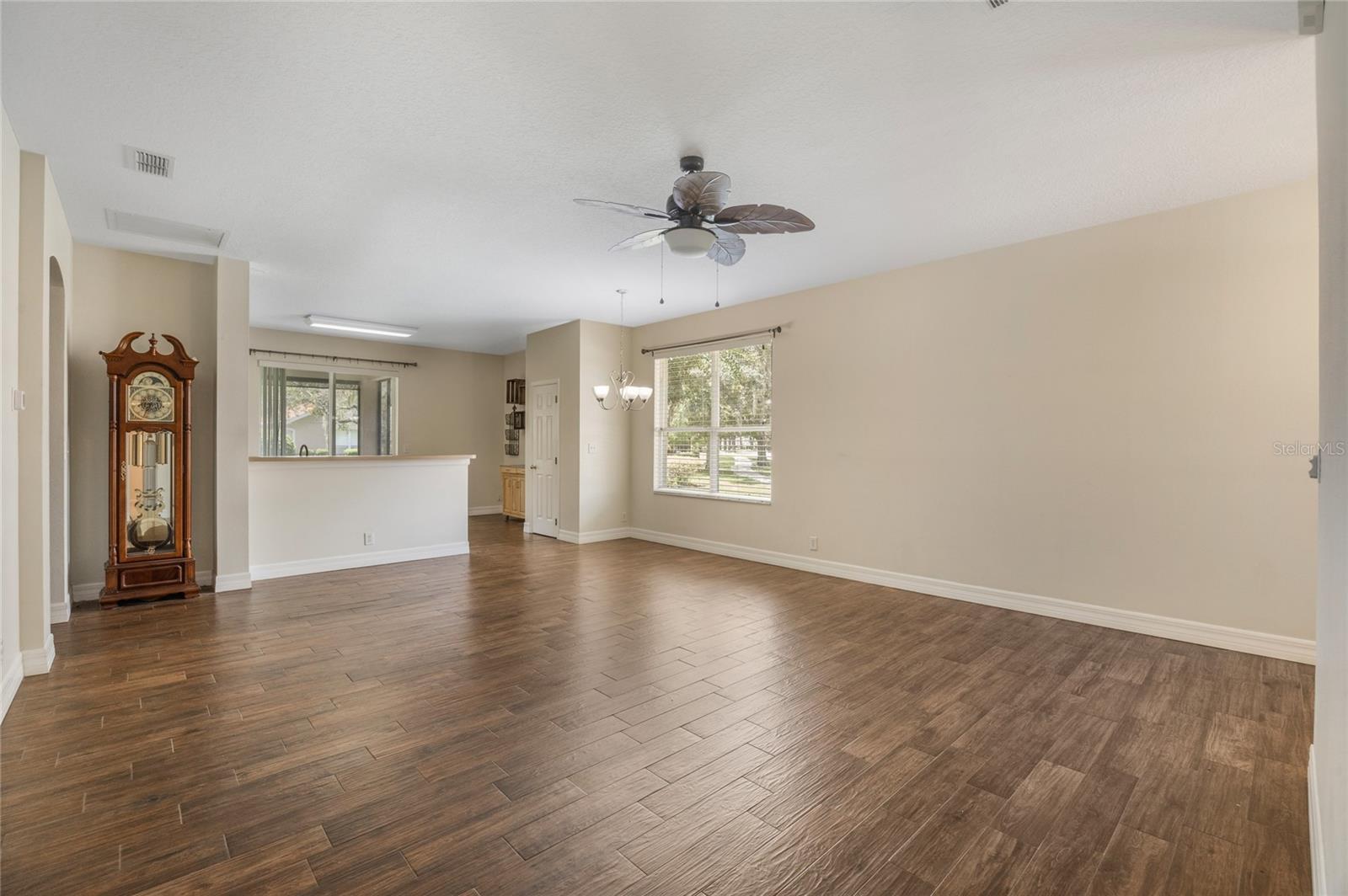 Image 4 of 22 For 100 Wethersfield Court